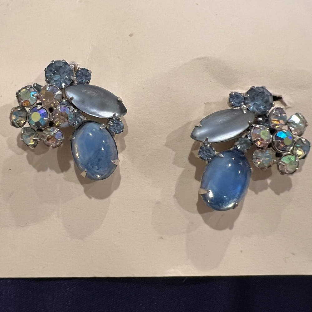 Weiss Vintage Clipon earrings.